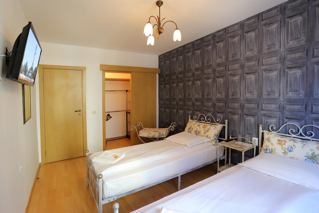 Family Hotel Amor Ruse Exterior foto